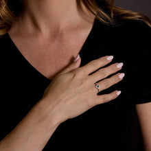 Load image into Gallery viewer, 14kt Gold 1/20 ct tw Vintage Ring F VS Diamonds Emerald Center