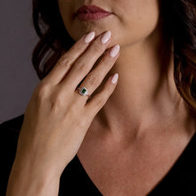 Load image into Gallery viewer, 14kt Gold 1/15 ct tw Vintage Ring F VS Diamonds Emerald Center