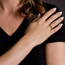 Load image into Gallery viewer, 14kt Gold 1/15 ct tw Ring F VS Diamonds